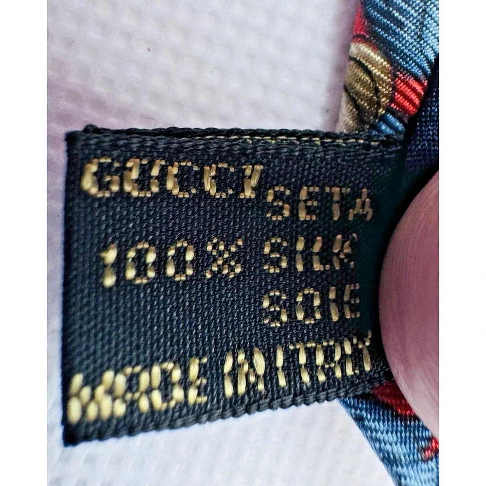Gucci Foulard‎ Silk Necktie Men Red Blue Sea Lions 3.75